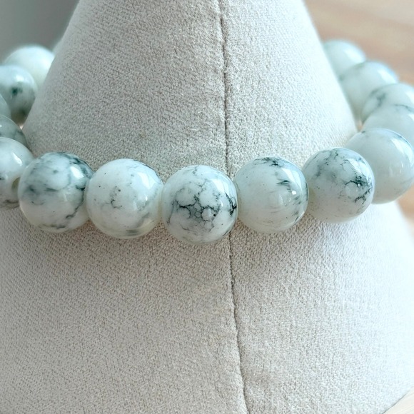 White Howlite Gemstone Beaded Stretch Bracelet - Picture 3 of 4
